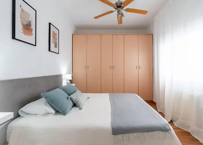 Amplio Piso De 80m2 En Pleno Centro דירה סביליה